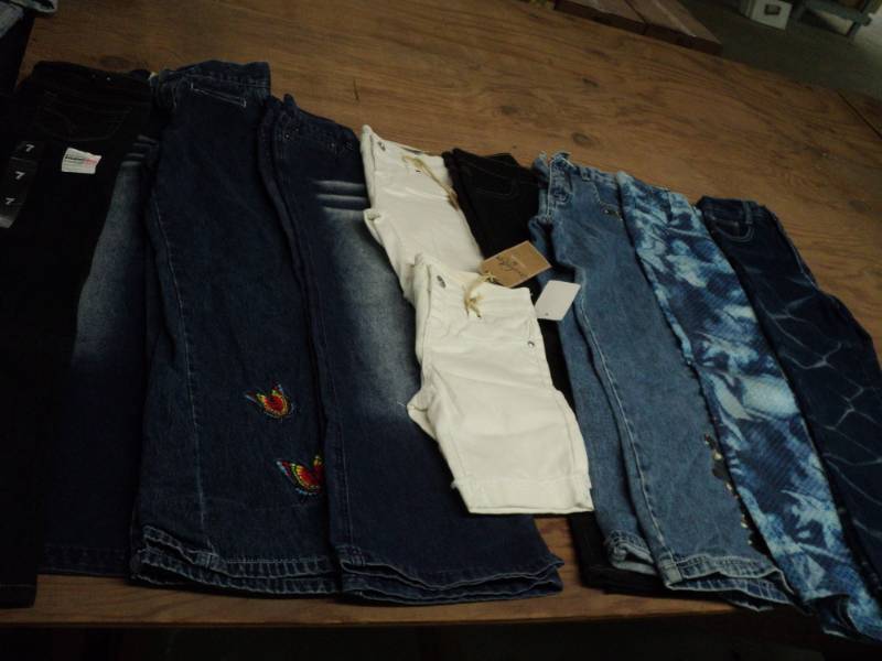 10 Pairs, size 7  Girls Jeans, Capr...