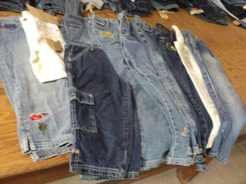 10 Pairs, size 8  Girls Jeans, Capr...