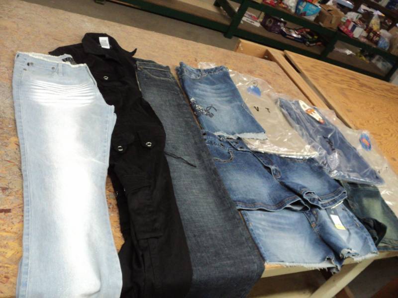 10 Pairs, Size 1112  Junior Jeans...