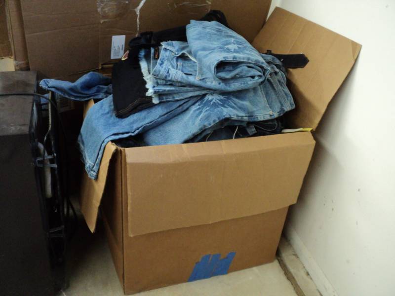 Huge Lot of Repairable Jeans, Capri...