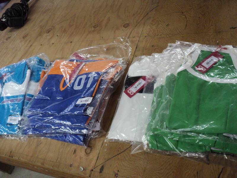 Lot of 21 Size Small Mens and Wome...