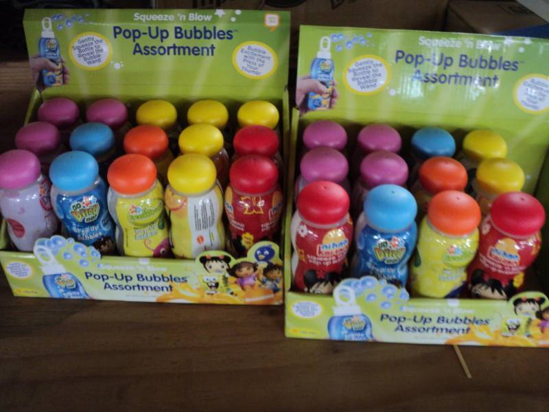 Case of 18 Squeeze n Blow Pop Up B...