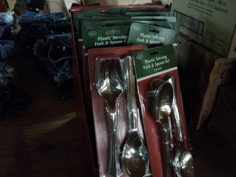 Case of 12 Sets of Plastic Serving ...