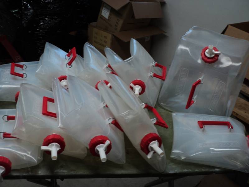 Lot of 10- 5 Gallon Plastic Foldabl...