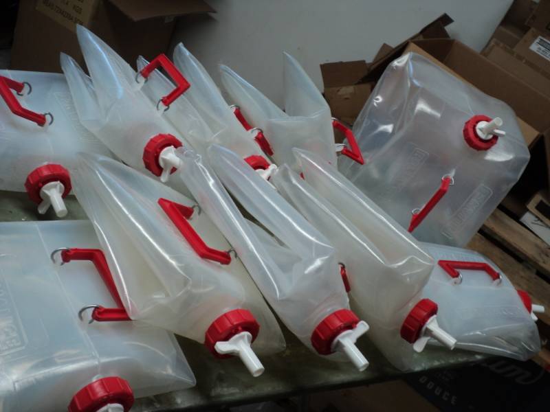 Lot of 10- 5 Gallon Plastic Foldabl...