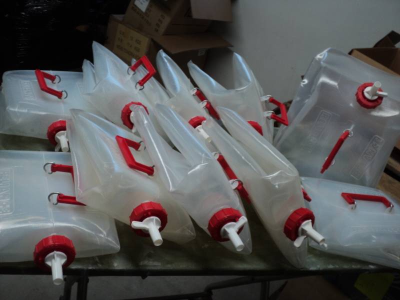 Lot of 10- 5 Gallon Plastic Foldabl...