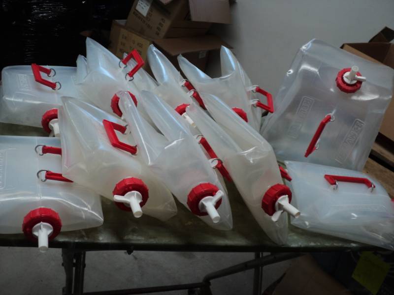 Lot of 10- 5 Gallon Plastic Foldabl...