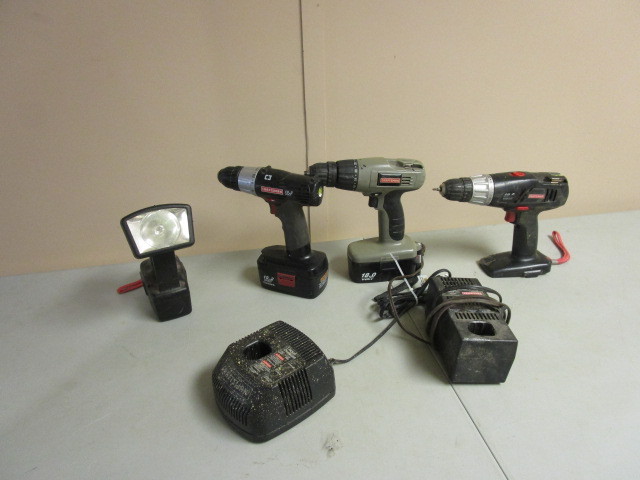 CRAFTSMAN CORDLESS DRILLS AND WORK LIGHT