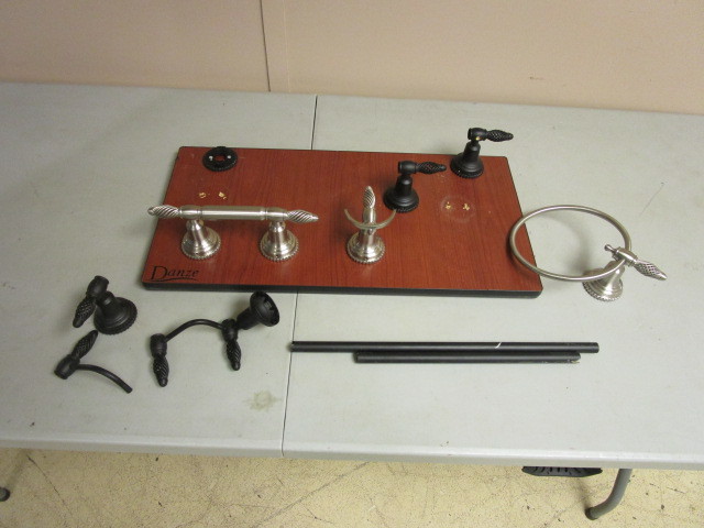 DANZE BATHROOM HARDWARE