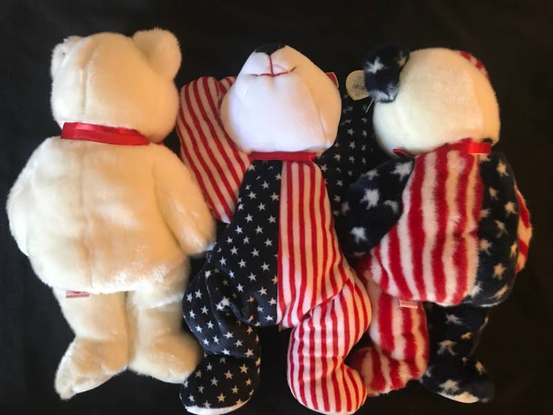 lot 28 image: TY Beanie Buddies Valentino, Sparkler and Spangle