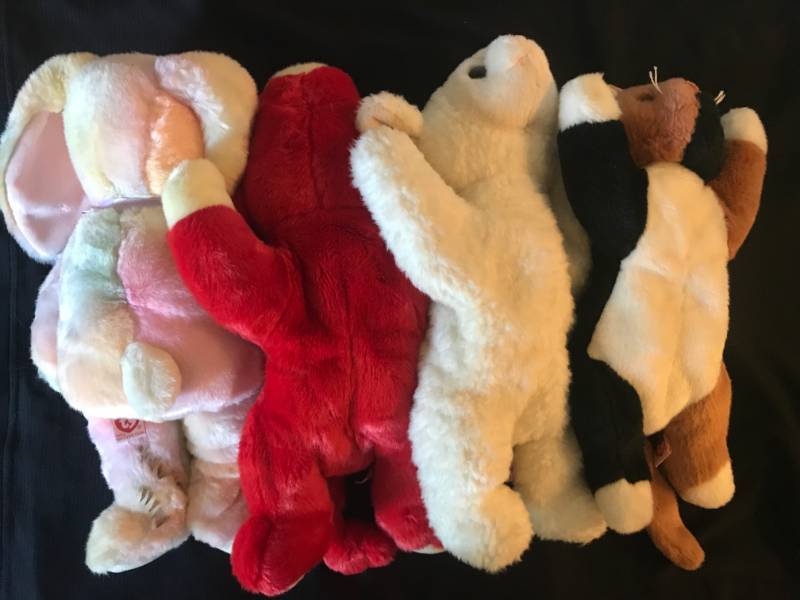 lot 32 image: TY Beanie Buddies Hippie, Snort, Fleece and Chip