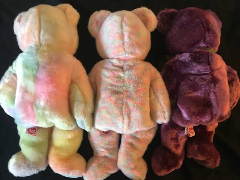 lot 34 image: TY Beanie Buddies Peace, 2000 Signature Bear and 15 Year Anniversary