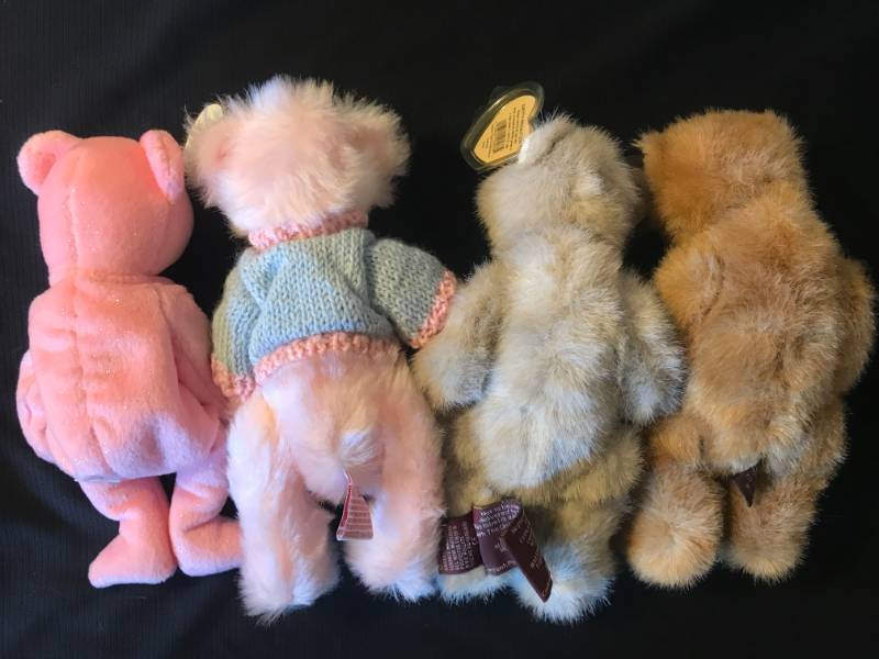 lot 56 image: TY Beanie Babies Mum, Mom, Dickens and Cody