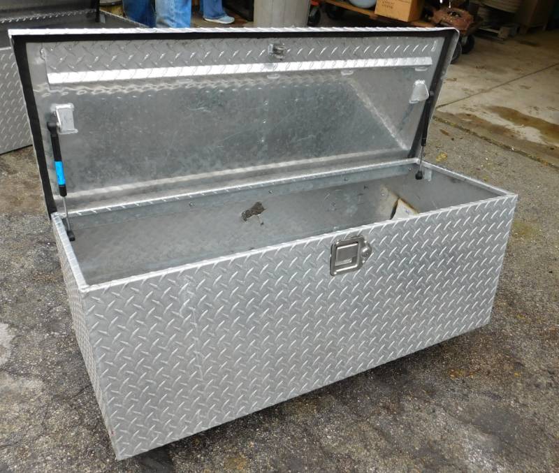 lot 33 image: UtilityTool Box - 43.5 x 20 x 17 #2