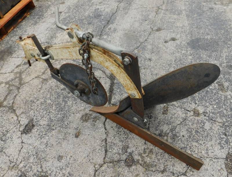 lot 40 image: Brinly One Bottom Plow