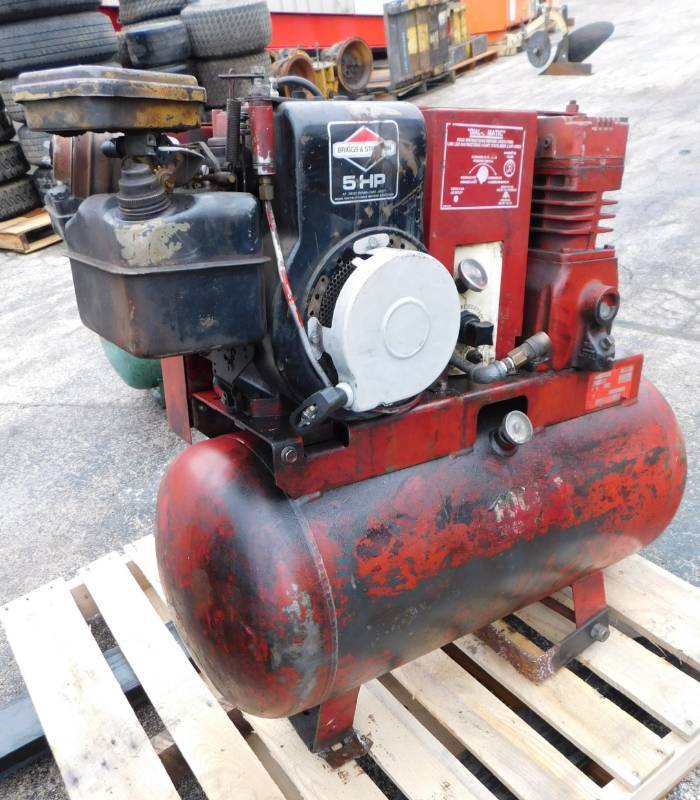 lot 42 image: Sandborn Air Compressor