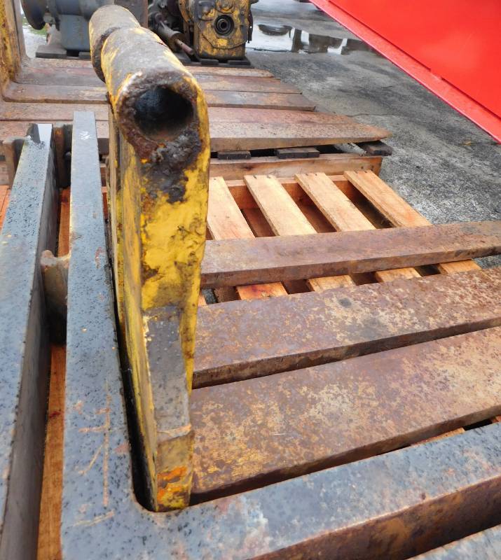 lot 45 image: Misc. Lot of Mismatched Forklift Forks
