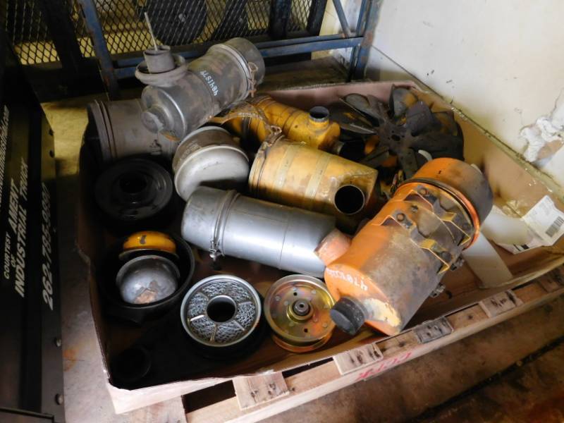 lot 47 image: Allis-Chalmers Air Cleaners & Fan Blades