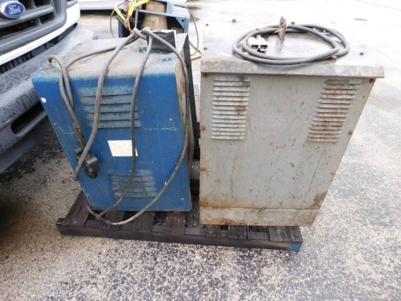lot 51 image: Misc. Lot of Chargers