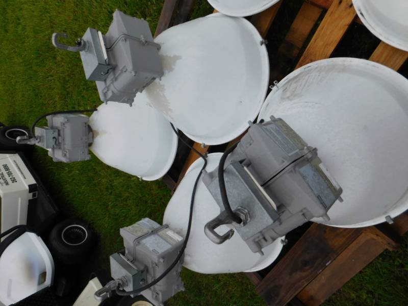lot 52 image: New Hubbell Industrial Florescent 400 Watt Shop Lights