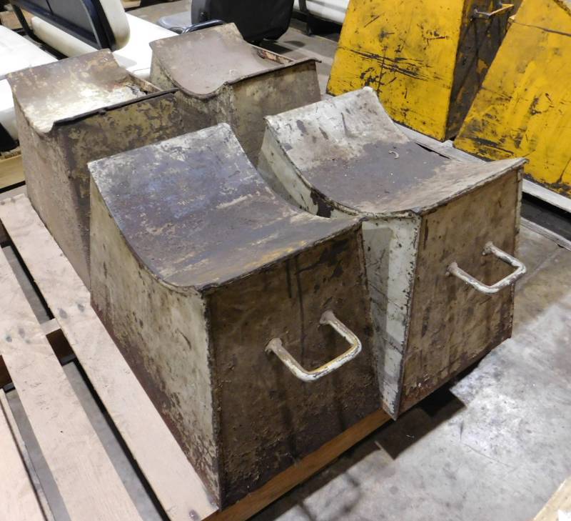 lot 60 image: Multi Purpose Steel Floor Stands - 11.5