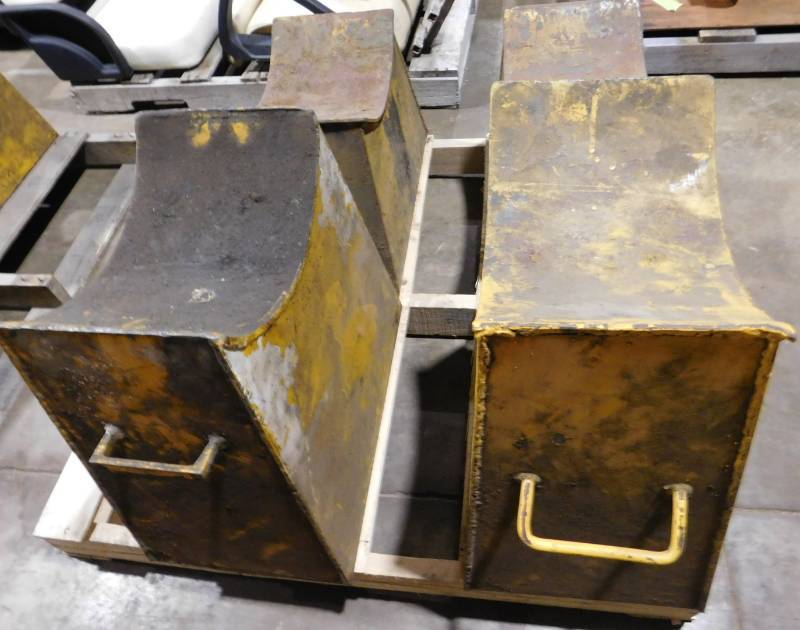 lot 62 image: Multi Purpose Steel Floor Stands - 11 and 16