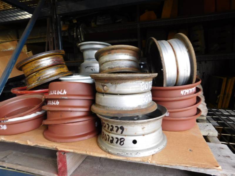 lot 23A image: Pallet of New & Used Golf Cart Tire Rims