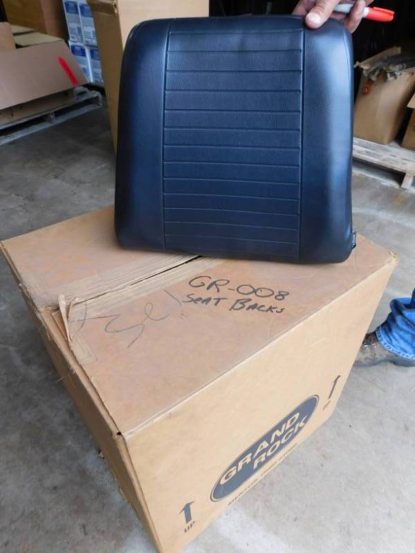 lot 82 image: Fork Lift Seats