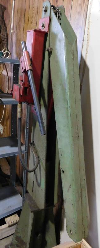 lot 88 image: Carolina Hydraulic Swivel Hoist