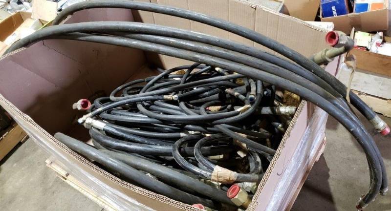 lot 93 image: Large Box of Assorted Hydraulic Hoses