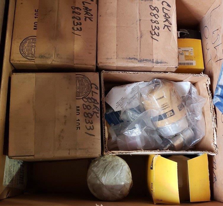lot 98 image: Pallet of Misc. Oil and Filters for Allis Chalmers, Hyster & Clark Fork Lifts