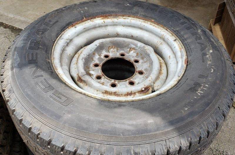 lot 113 image: Set of 3 LT24575 R16 Tires