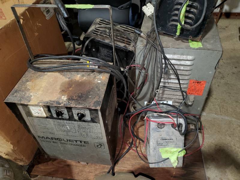 lot 57 image: Misc. Pallet of 12v & 24v Chargers