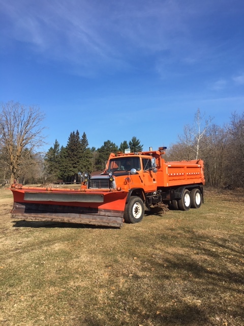 1996 Ford L9000 Plow Truck