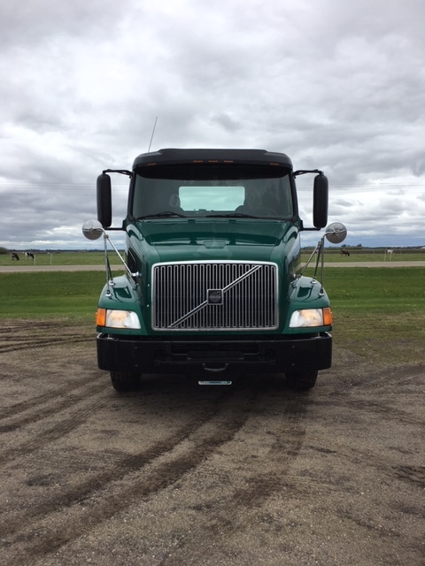 1999 Volvo Daycab Semi