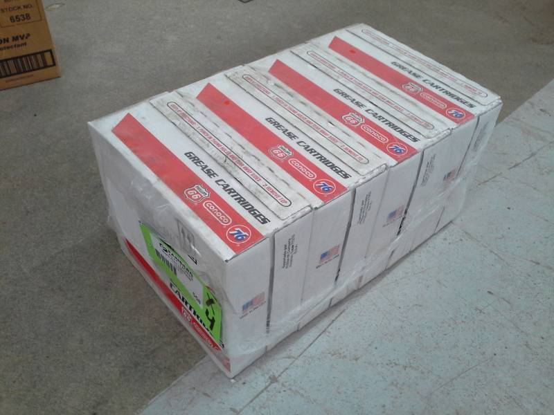 lot 558 image: 4 Cases of Phillips 66 Dynalife L-EP#2 Grease Cartridges 14oz.
