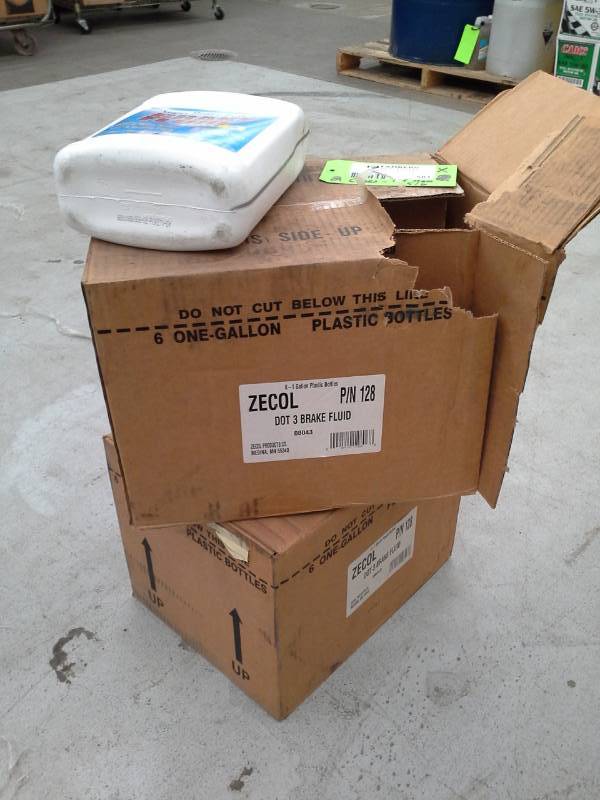 lot 581 image: 2 Cases of Zecol Super Heavy Duty Brake Fluid 1-Gallon