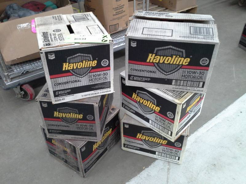 lot 594 image: 6 Cases of Havoline SAE 10W-30 Conventional Motor Oil 1-Quart