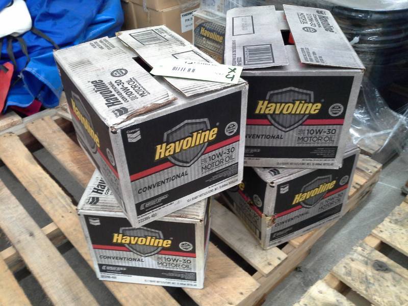 lot 597 image: 4 Cases of Havoline SAE 10W-30 Conventional Motor Oil 1-Quart