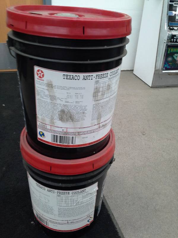 lot 603 image: 2 Pails of Texaco Anti-Freeze Coolant 5-Gallon
