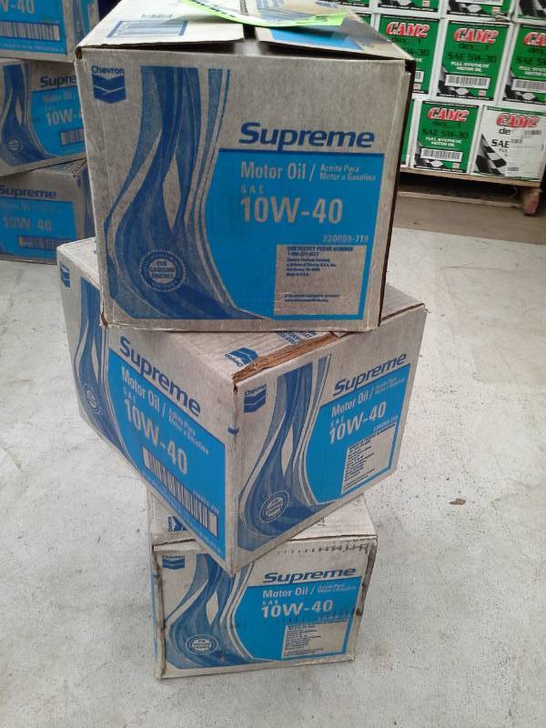 lot 608 image: 3 Cases of Chevron SAE 10W-40 Supreme Motor Oil 1-Quart