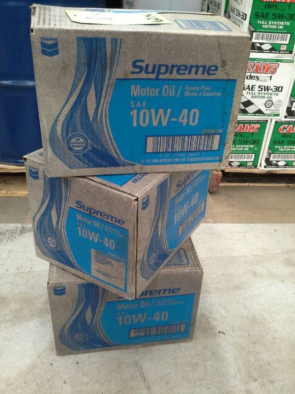 lot 609 image: 3 Cases of Chevron SAE 10W-40 Supreme Motor Oil 1-Quart