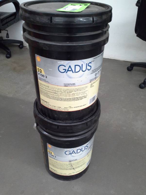 lot 622 image: 2 Pails of Shell Gadus S2 High Performance Multipurpose Grease 5-Gallon