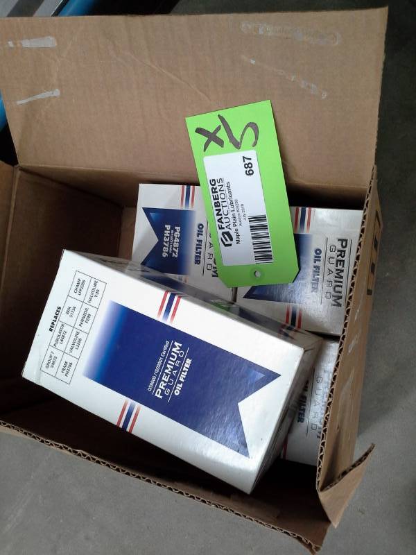 lot 687 image: 5 Premium Guard Oil Filters PG4872