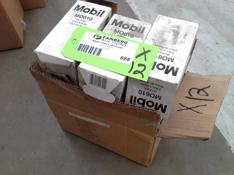lot 688 image: 12 Mobil M0610 Oil Filters