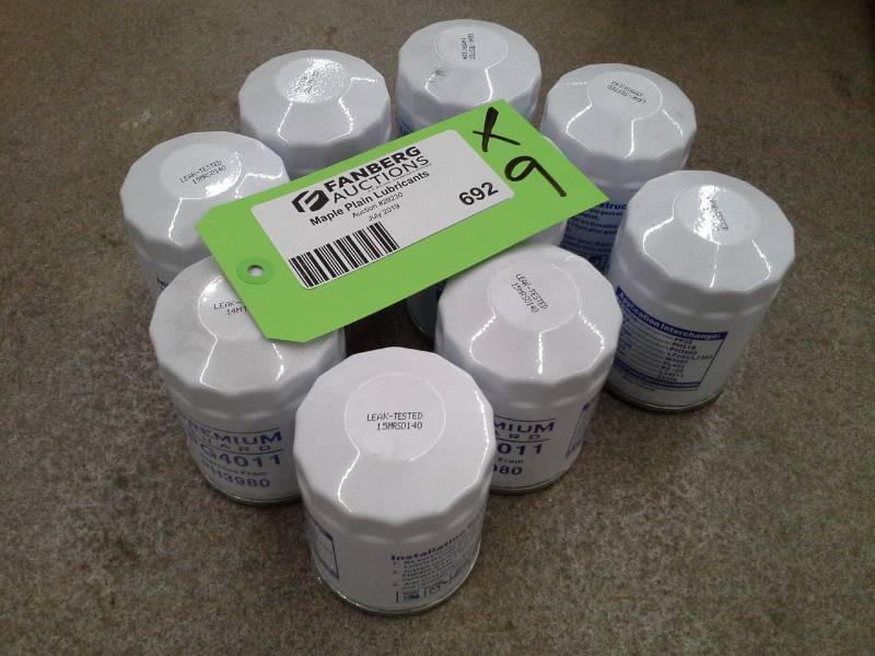 lot 692 image: 9 Premium Guard Oil Filters PG4011
