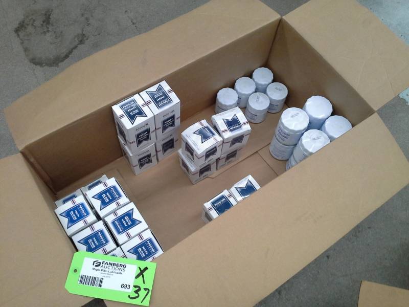 lot 693 image: 37 Premium Guard Oil Filters PG5274,PG5581,PG4476,PG4006