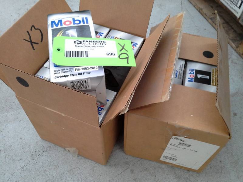 lot 696 image: 9 Mobil Oil Filters M1C-651