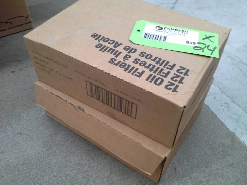lot 699 image: 24 Mobil Oil Filters M04457