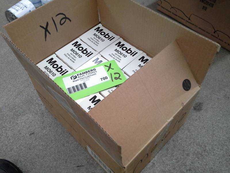 lot 700 image: 12 Mobil Oil Filters M0610